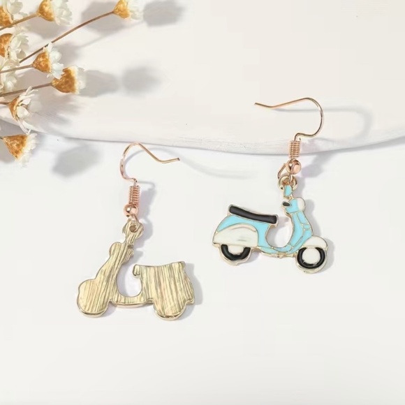 🆕New Cartoon Enamel Retro Bus, Motorcycle,Roller Skates, Graduation Cap Earrings - Picture 7 of 14